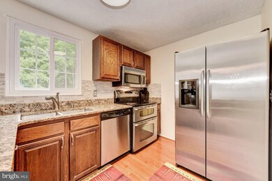 8125 Willowdale Ct, Springfield, VA 22153 - photo 7