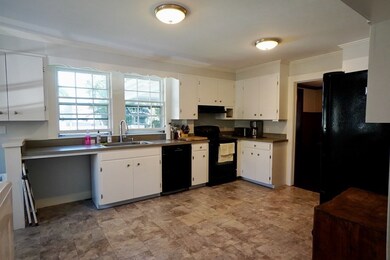 11 Laurel St, Marblehead, MA 01945 - photo 6