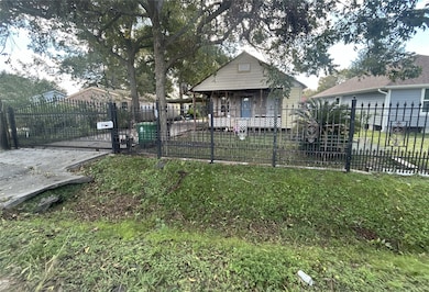 3224 Creston Dr, Houston, TX 77026 - photo 3