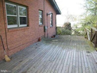 7806 Adelphi Ct, Hyattsville, MD 20783 - photo 6