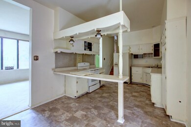 8207 Legation Rd, New Carrollton, MD 20784 - photo 5