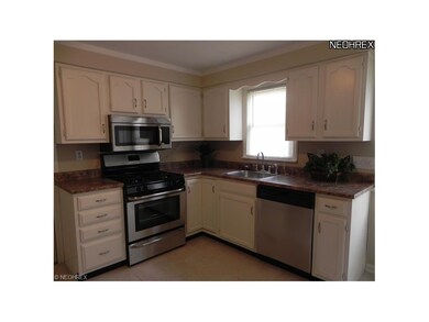 Nice Eat-in Kitchen!
