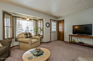 008-Living_Room-1376853-mls