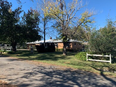 106 E Henderson St, Ocilla, GA 31774 - photo 2