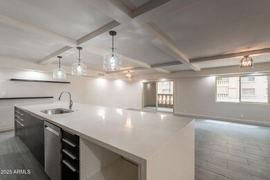 20-web-or-mls-Camelback-20