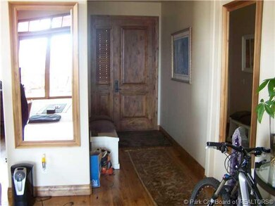 Entry/Foyer.