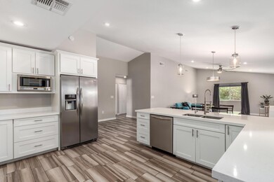 Huge Kitchen!!