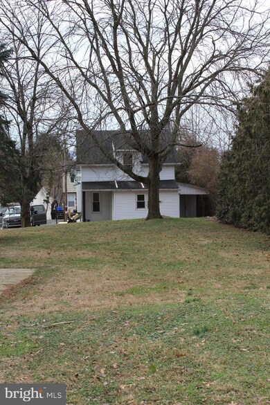 3417 Laurel St, Reading, PA 19605 - photo 5