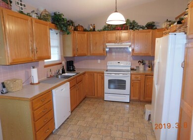203 E Country Walk Ln, Mulvane, KS 67110 - photo 5