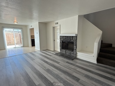 20157 Carlisle Rd unit C, Apple Valley, CA 92307 - photo 5