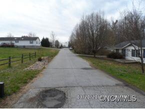 7 Sugarloaf Ln, Hendersonville, NC 28792 - photo 3