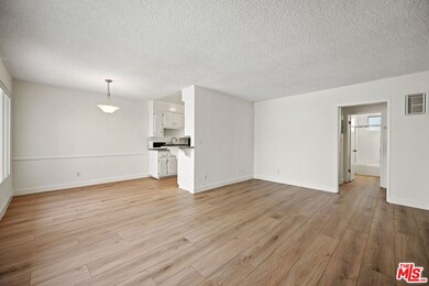 11933 Darlington Ave unit 8, Los Angeles, CA 90049 - photo 3
