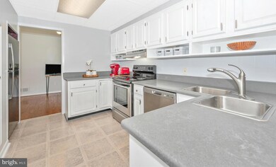 6721 Pine Dr, Columbia, MD 21046 - photo 7