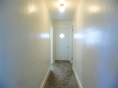 Enter into this beautiful Ranch style Duplex, Prev