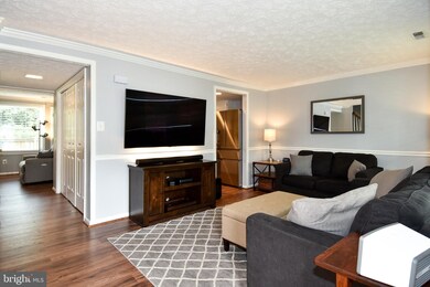 22364 Stablehouse Dr, Sterling, VA 20164 - photo 2