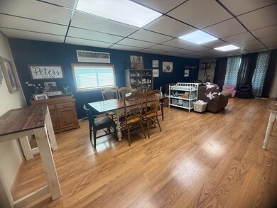 631 W Walnut St, Albion, NE 68620 - photo 4