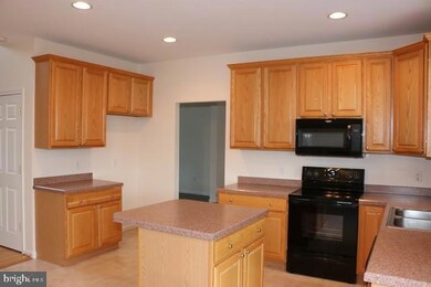 1393 Mallard Dr E, Chambersburg, PA 17202 - photo 3