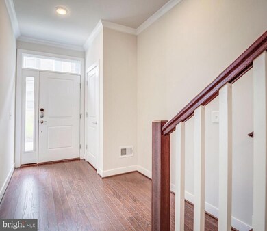 13348 Sherwood Park Ln, Herndon, VA 20171 - photo 3
