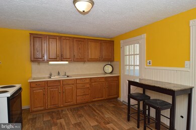 163 E Wyomissing Ave, Mohnton, PA 19540 - photo 7