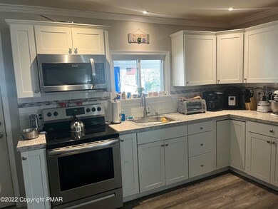 9075 Robinhood Dr, Kunkletown, PA 18058 - photo 3