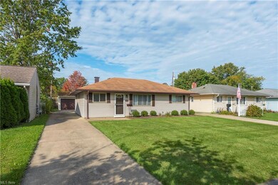 346 Erieview Blvd, Sheffield Lake, OH 44054 - photo 2