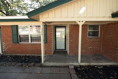 524 E Redbud Dr, Hurst, TX 76053 - photo 3