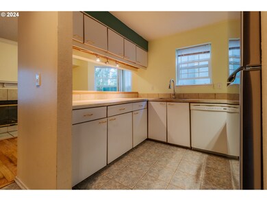 8315 SW Curry Dr unit D, Wilsonville, OR 97070 - photo 4