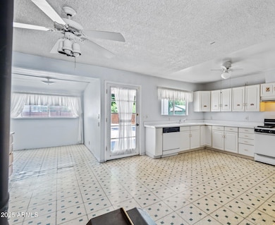 Saddle Ln Kitchen