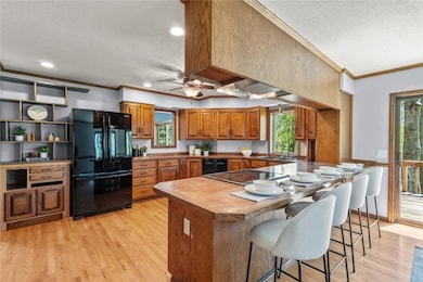 Large and Bright Kitchen