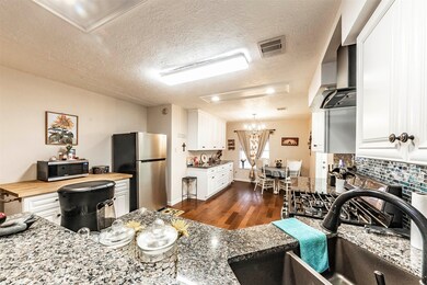 15730 Wandering Trail, Friendswood, TX 77546 - photo 4