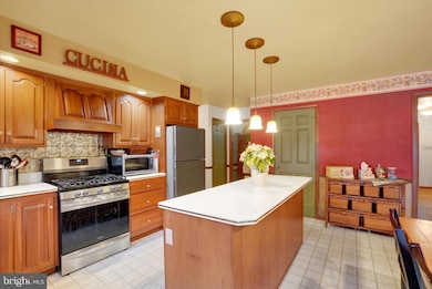 2035 Parkton Ln, York, PA 17408 - photo 5