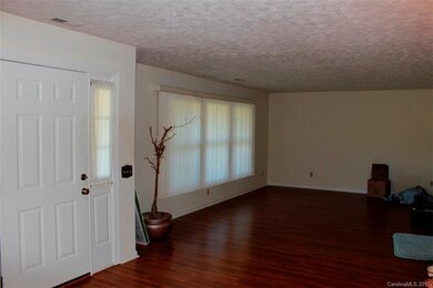 102 Tanager Ln, Hendersonville, NC 28792 - photo 5