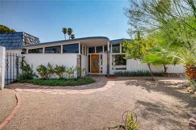 Front of 
House/courtyard