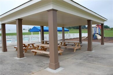 108 Fleming Dr unit 104, Statesville, NC 28677 - photo 4