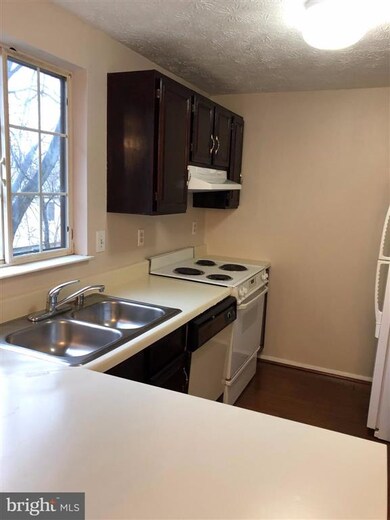 12525 Willow Spring Cir, Germantown, MD 20874 - photo 4