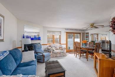 177 Chapman Place, Leominster, MA 01453 - photo 4