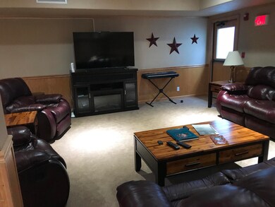 owner's lounge -3