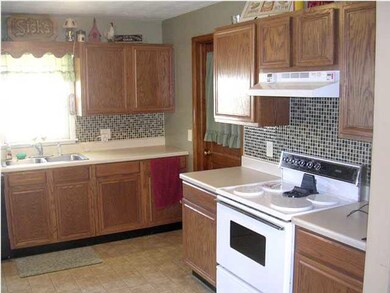 Updated Kitchen w/ Stove, Dishwasher and Fridge Re