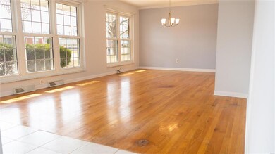 Living Room / Dining Room