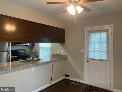 9705 Pleasant Gate Ln, Potomac, MD 20854 - photo 7