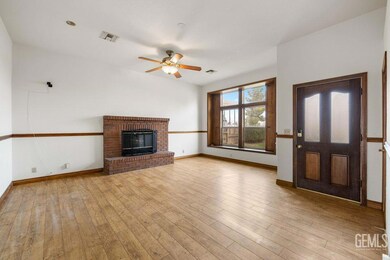 6818 W Avenue a2, Lancaster, CA 93536 - photo 5