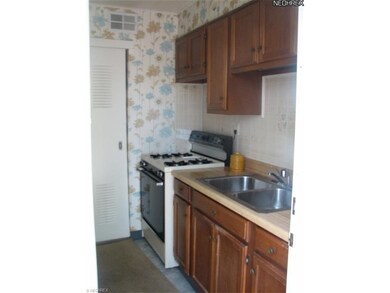 Stainless steel double kitchen sink.