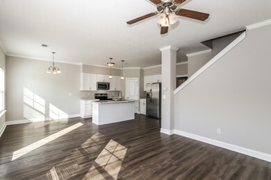 004-photo-living-room-13660365
