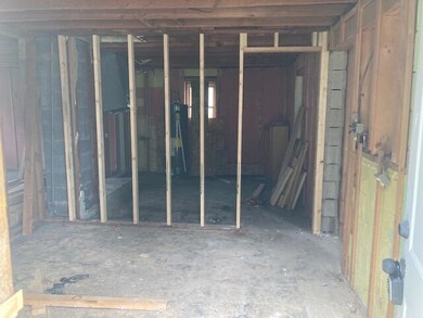 121 Bagg Ave, Jackson, MI 49203 - photo 3