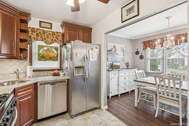 466 Jefferson Place, Mineola, NY 11501 - photo 7