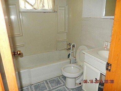 815 Byron bath
