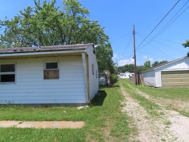 608 W Cromer Ave, Muncie, IN 47303 - photo 2