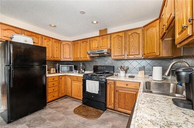 2601 Bingham Ct, High Point, NC 27265 - photo 7