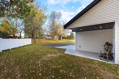 323 Fairgrounds Rd unit 4, Alexandria, MN 56308 - photo 2