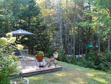Deck to the woodlands